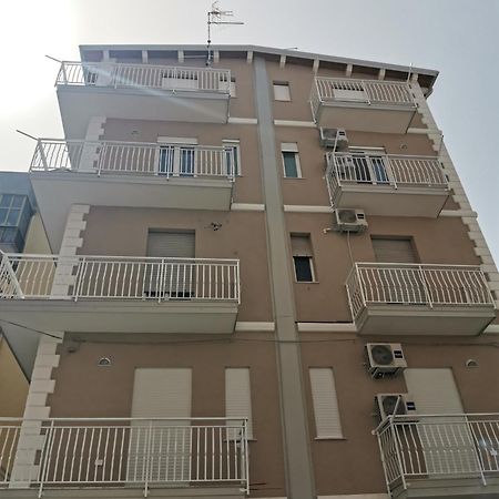 Palazzo Buscema - Appartamenti & Residence Crotone Exterior foto